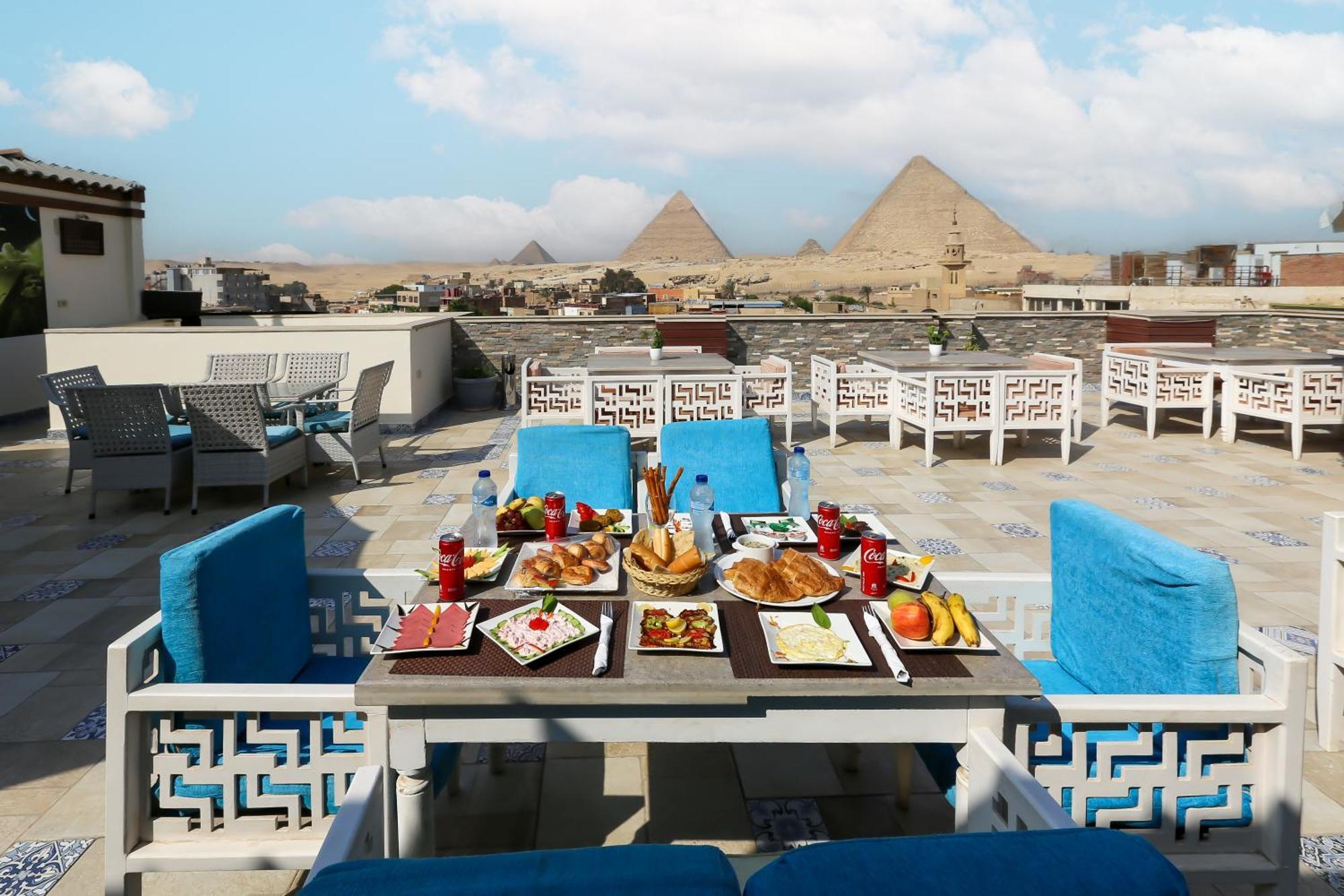 Pyramid Edge & Exclusive Pyramids View Rooftop 3* Kafret el-Gabal