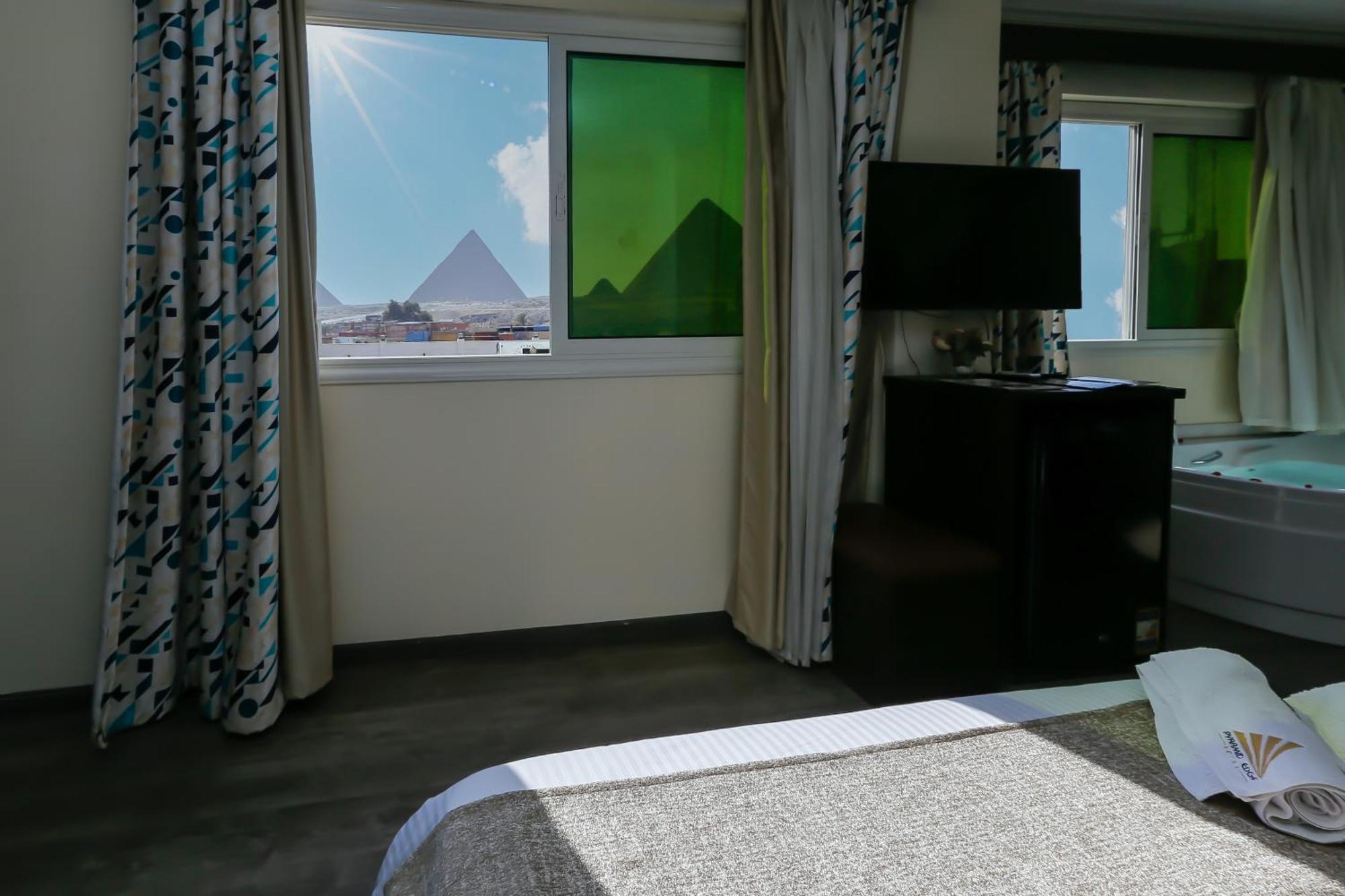 Готель Pyramid Edge & Exclusive Pyramids View Rooftop 3*