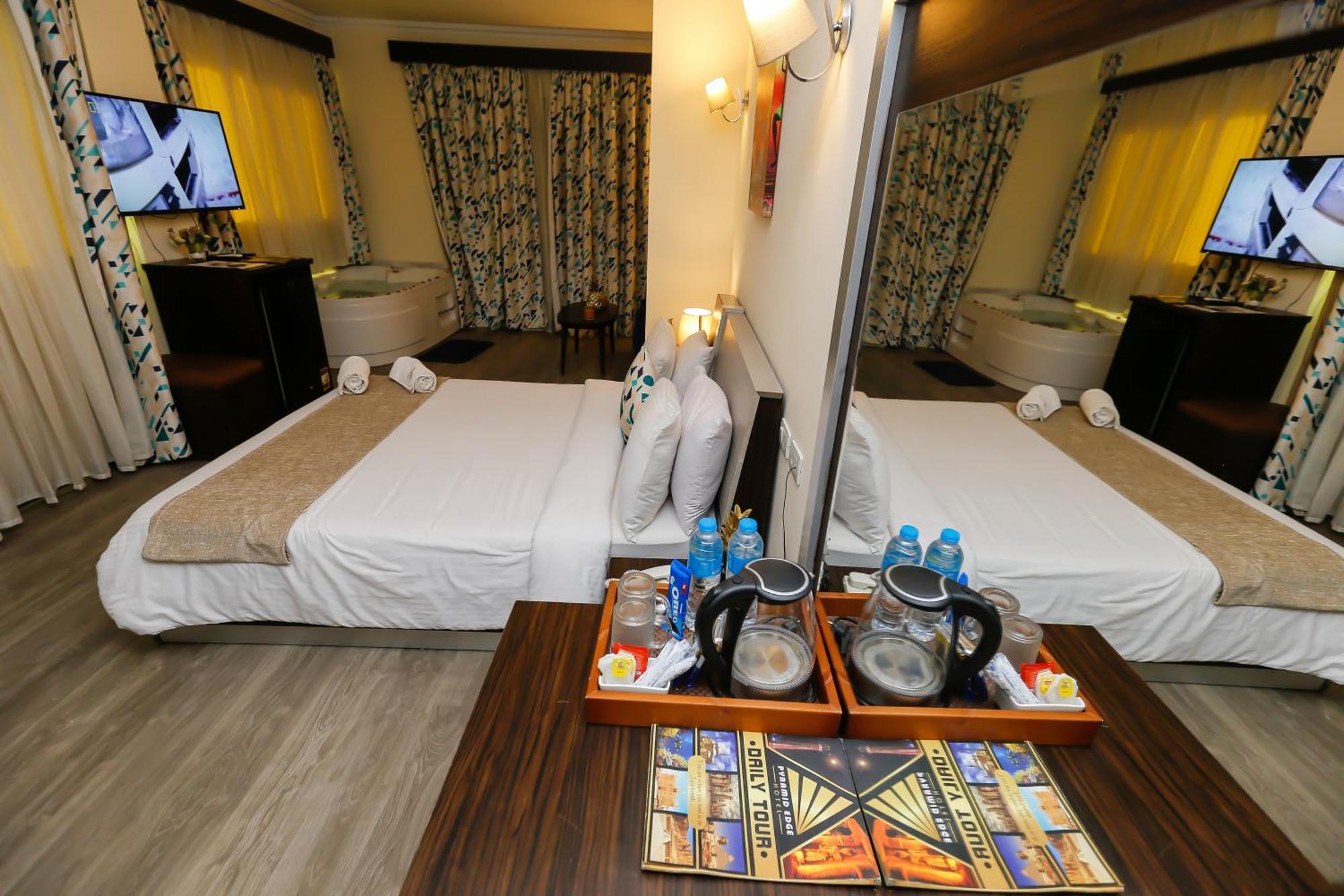 Hotel Pyramid Edge & Exclusive Pyramids View Rooftop